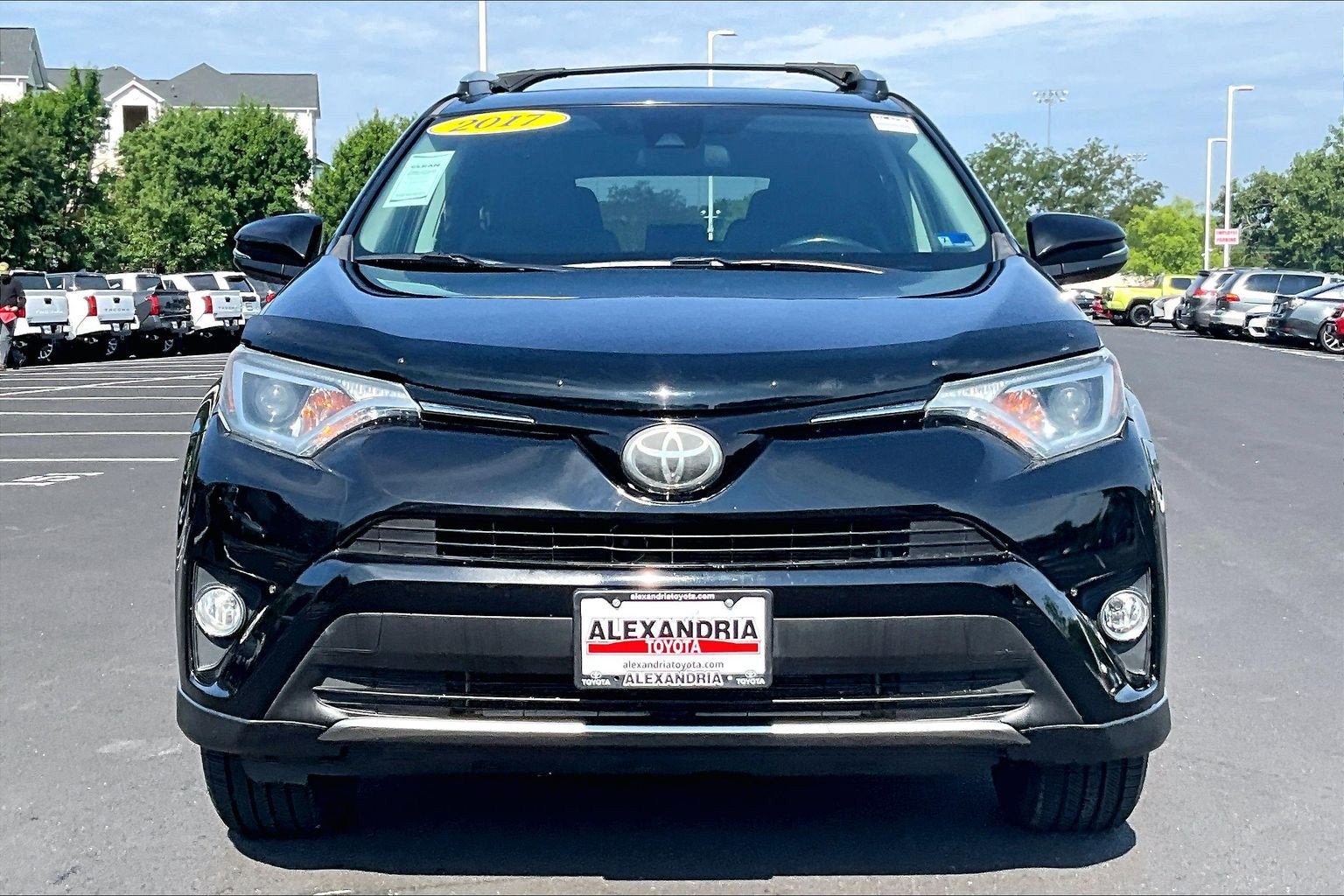 Used 2017 Toyota RAV4 XLE AWD/4WD image 3