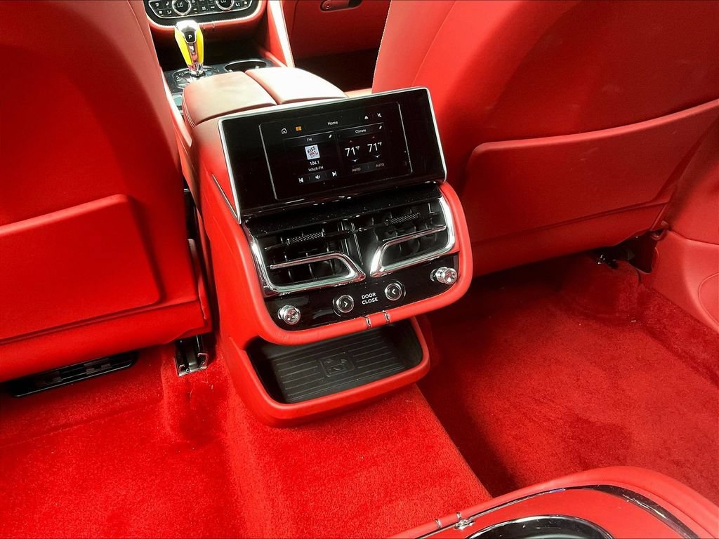 Used 2023 Bentley Bentayga Extended Wheelbase AWD/4WD image 10