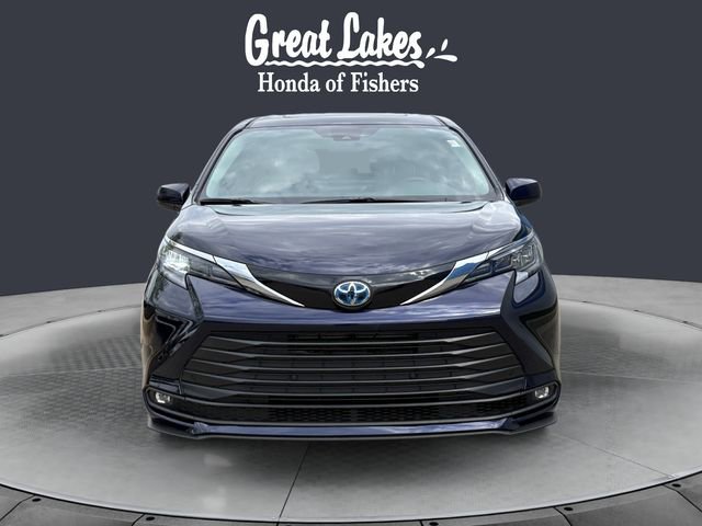 Used 2025 Toyota Sienna XLE AWD/4WD image 8