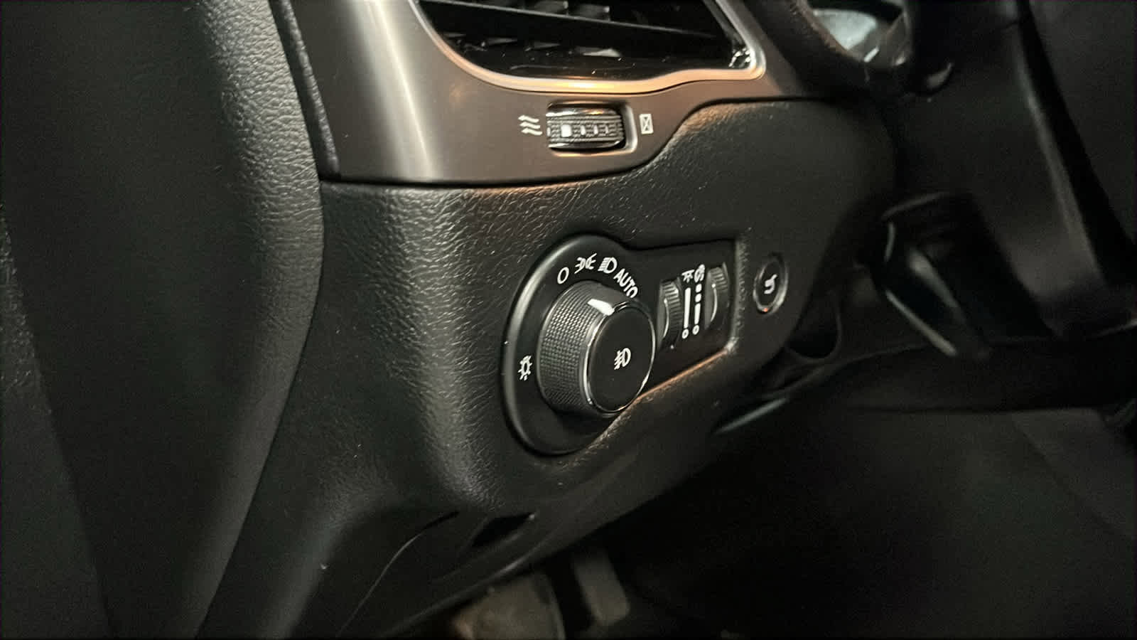 Used 2020 Jeep Cherokee Limited AWD/4WD image 22