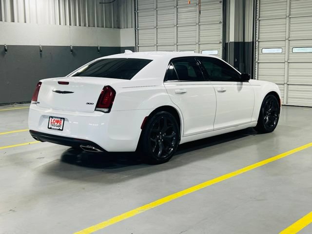 Used 2021 Chrysler 300 Touring w/ Sport Appearance Package RWD image 17