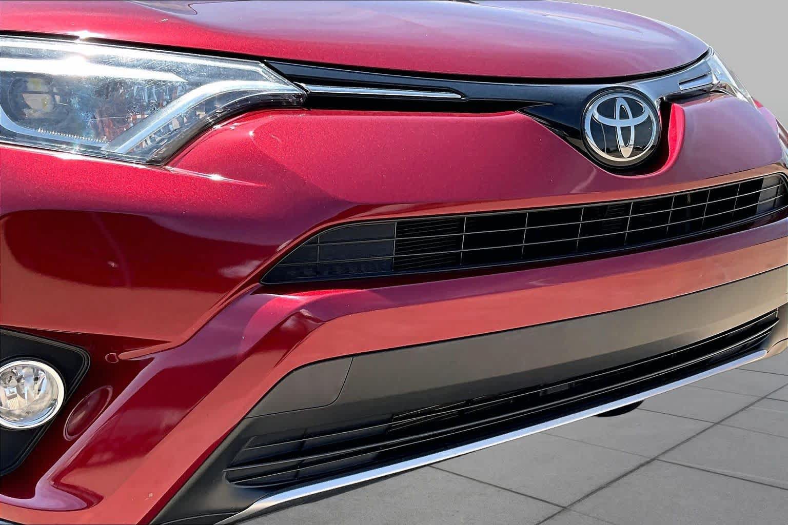 Used 2018 Toyota RAV4 Limited FWD image 29