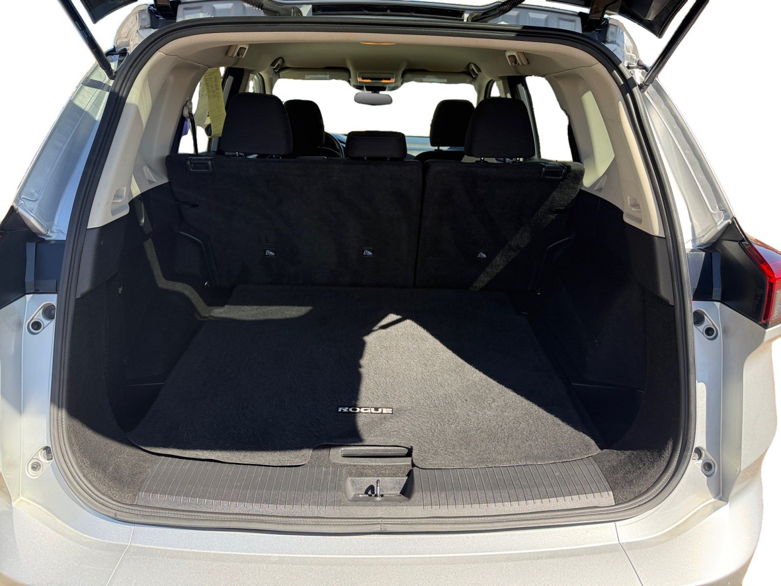 Used 2024 Nissan Rogue S AWD/4WD image 19