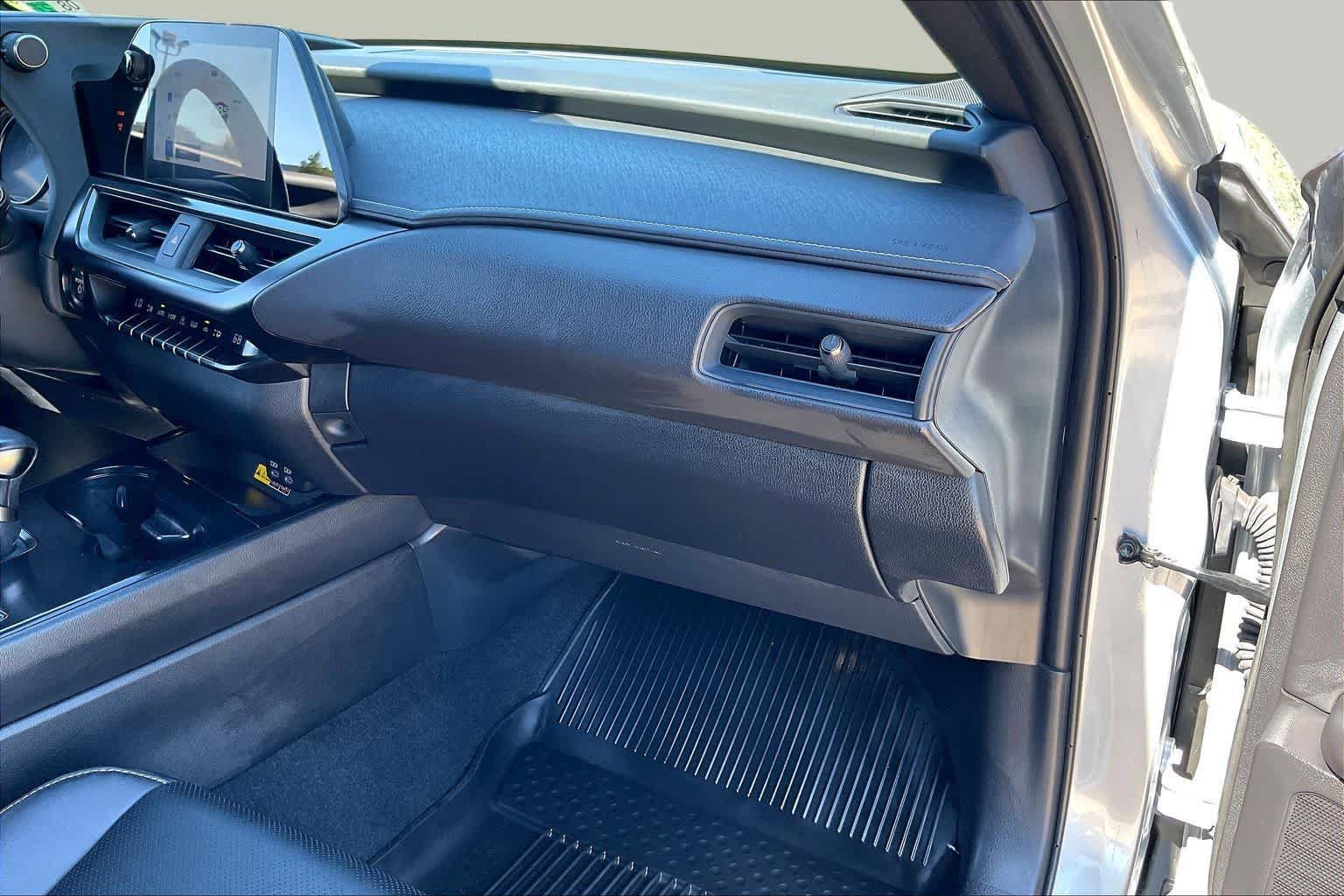 Used 2023 Lexus UX 250h FWD w/ Accessory Package (Z2) image 18