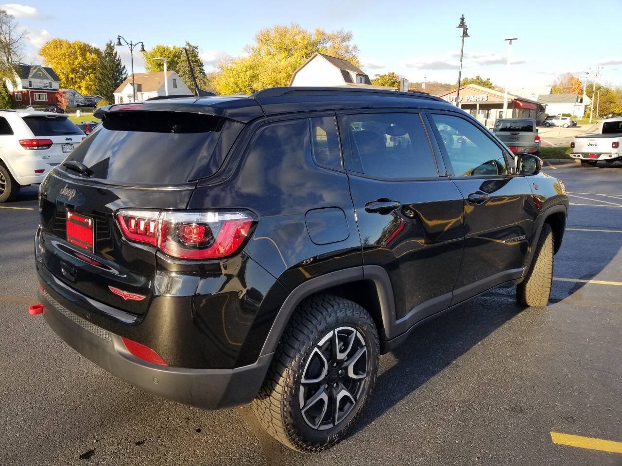 Certified 2024 Jeep Compass Trailhawk w/ Sun and Sound Group AWD/4WD image 8