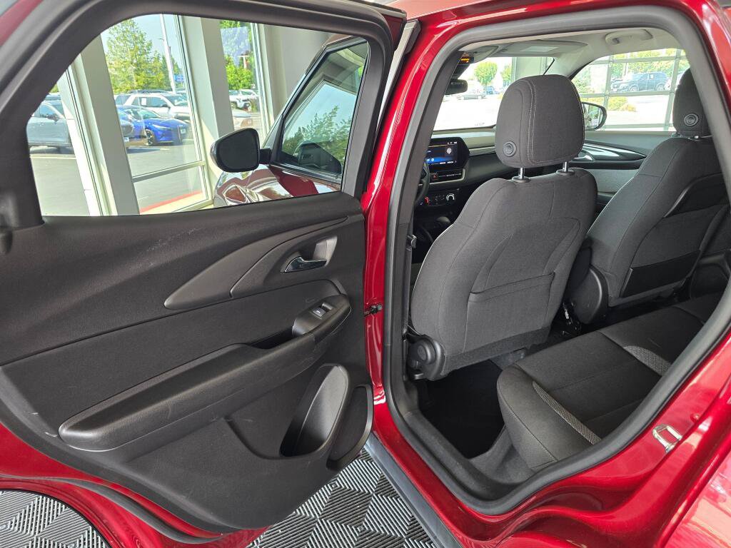 Used 2025 Chevrolet TrailBlazer LT AWD/4WD image 35
