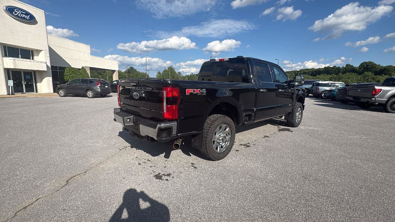 Used 2023 Ford F250 Lariat w/ Lariat Ultimate Package AWD/4WD image 4