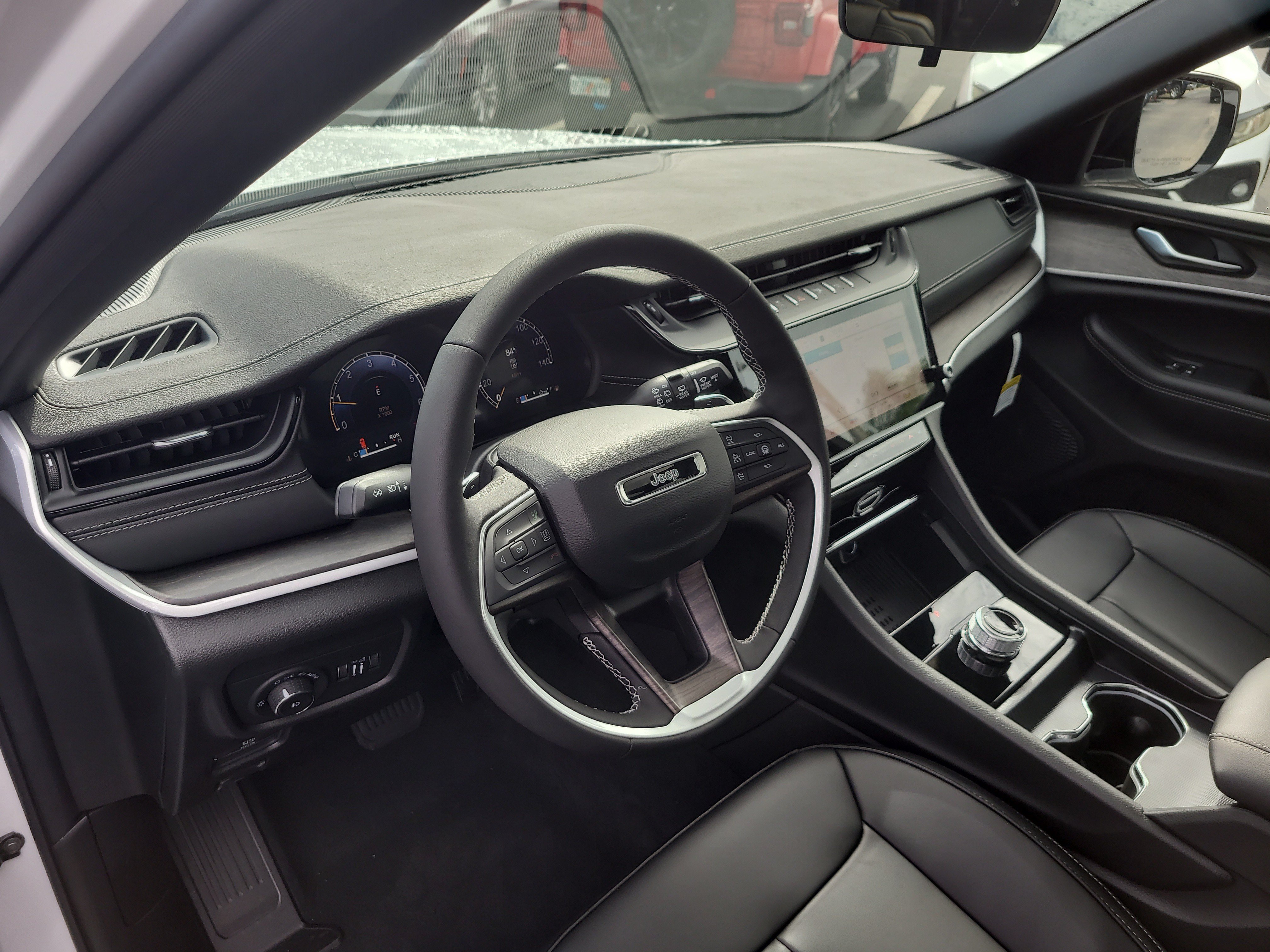 New 2027 Jeep Grand Cherokee L Limited RWD image 16