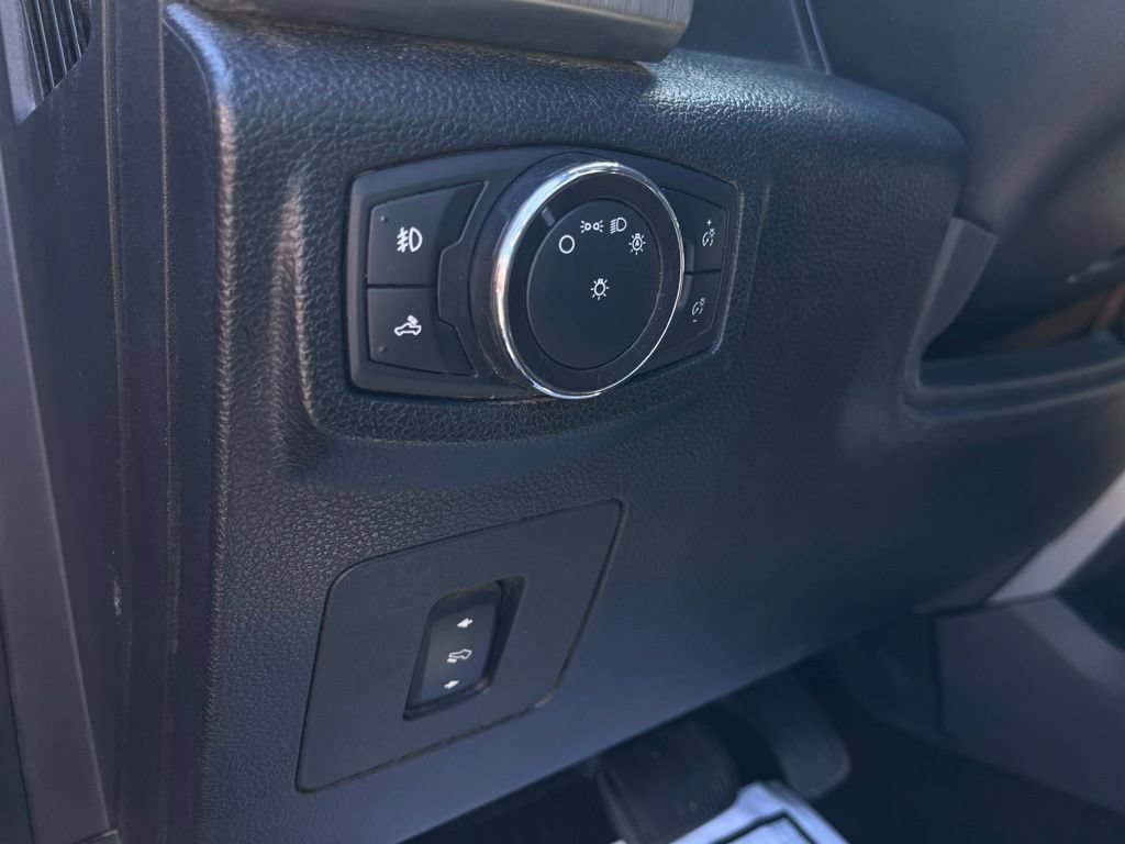 Used 2017 Ford F150 Platinum w/ Equipment Group 701A Luxury AWD/4WD image 14