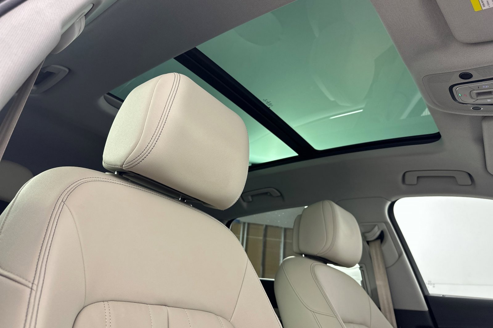 Used 2022 Audi e-tron Premium w/ Convenience Plus Package image 16