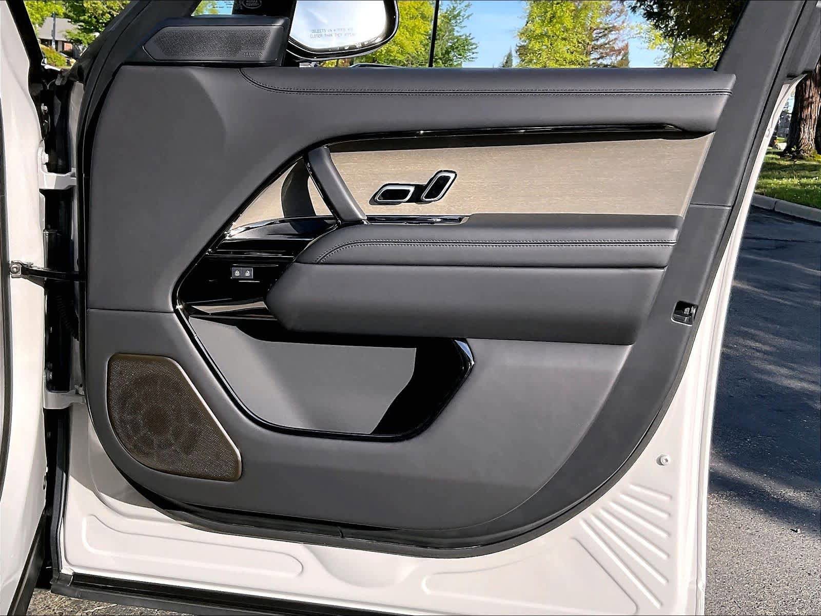 New 2026 Land Rover Range Rover SV AWD/4WD image 30