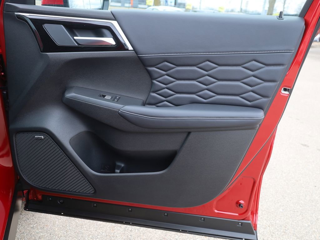 New 2025 Mitsubishi Outlander SEL image 17
