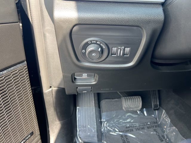 Used 2023 Jeep Grand Cherokee Overland w/ Adv Protech Group III image 16