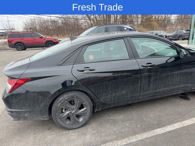 Used 2023 Hyundai Elantra SEL w/ Cargo Package image 9