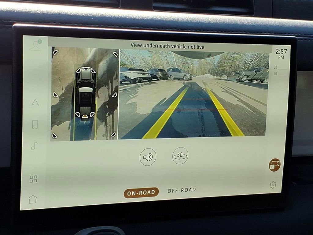 Used 2025 Land Rover Defender 110 X-Dynamic SE image 25