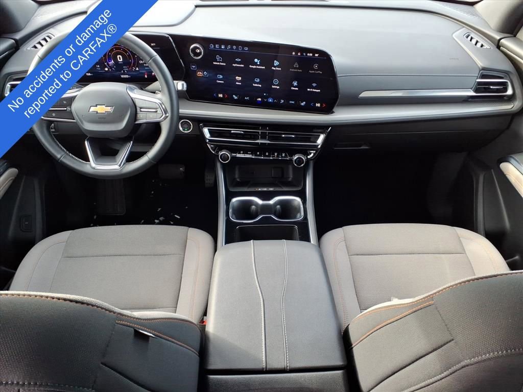 Used 2025 Chevrolet Traverse LT image 13