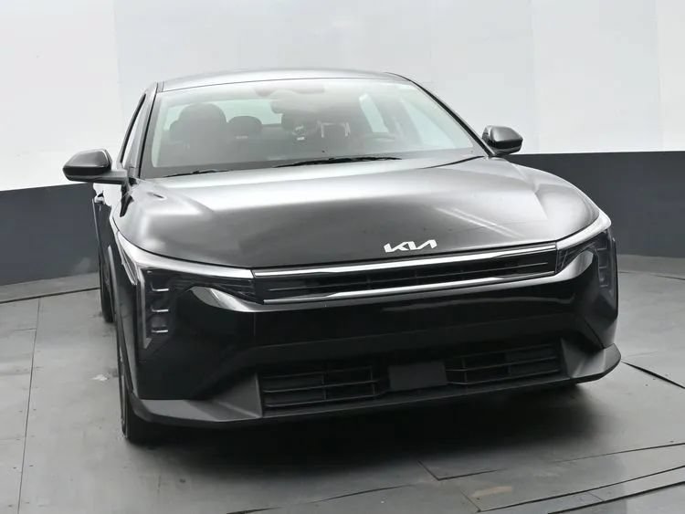 Used 2025 Kia K4 FWD image 3