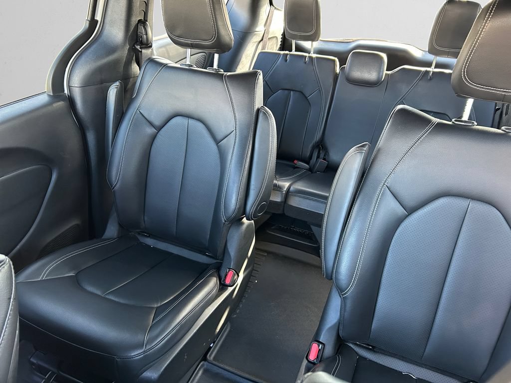 Used 2022 Chrysler Pacifica Touring-L w/ Uconnect Theater Family Group FWD image 15