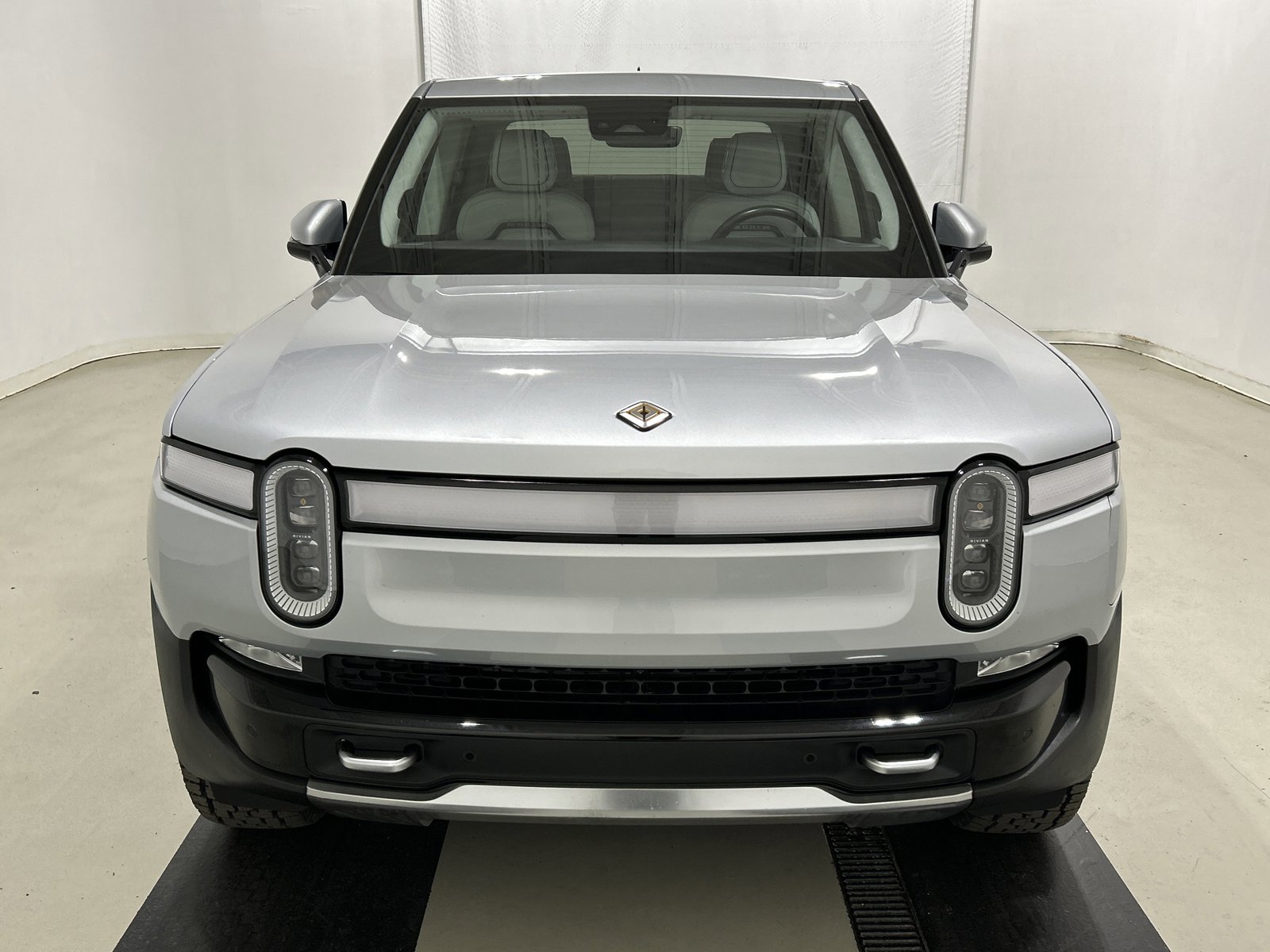 Used 2022 Rivian R1T Adventure image 8