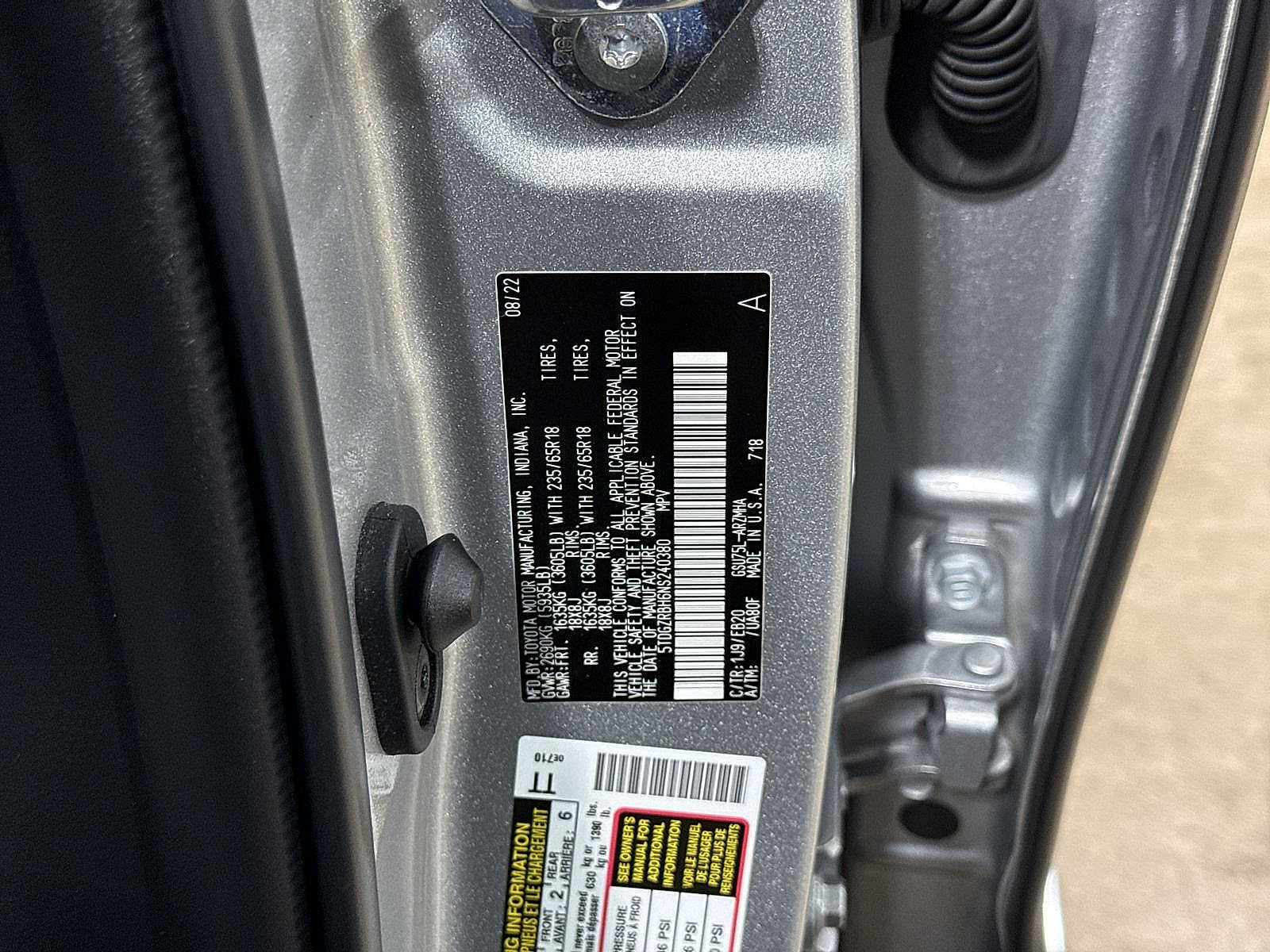 Used 2022 Toyota Highlander XLE AWD/4WD image 14