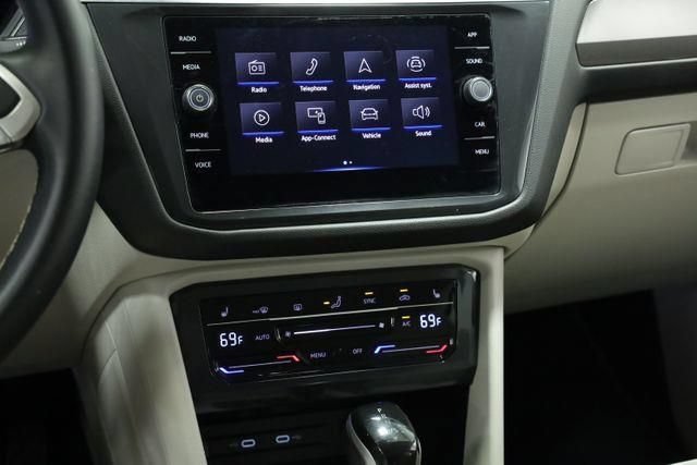Certified 2023 Volkswagen Tiguan SE FWD image 12