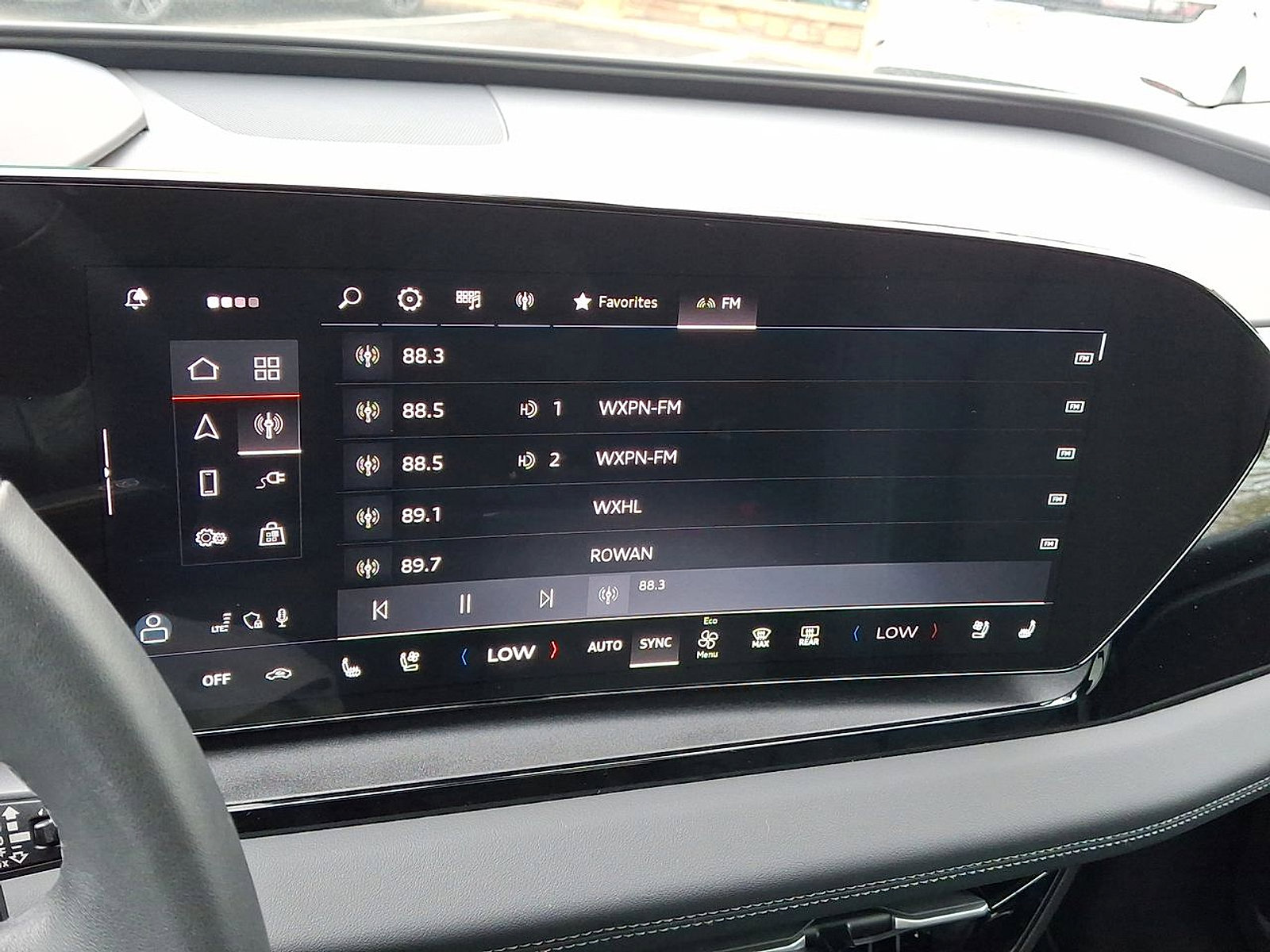 Used 2025 Audi Q6 e-tron Premium Plus image 24