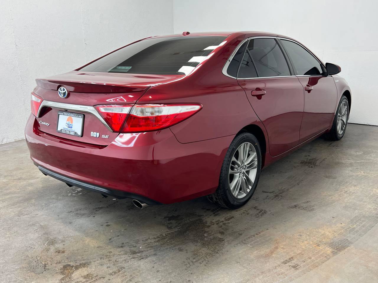 Used 2015 Toyota Camry SE w/ Moonroof Package FWD image 6