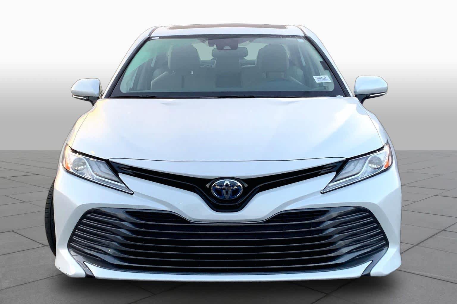 Used 2020 Toyota Camry XLE w/ Sunroof Package FWD image 4