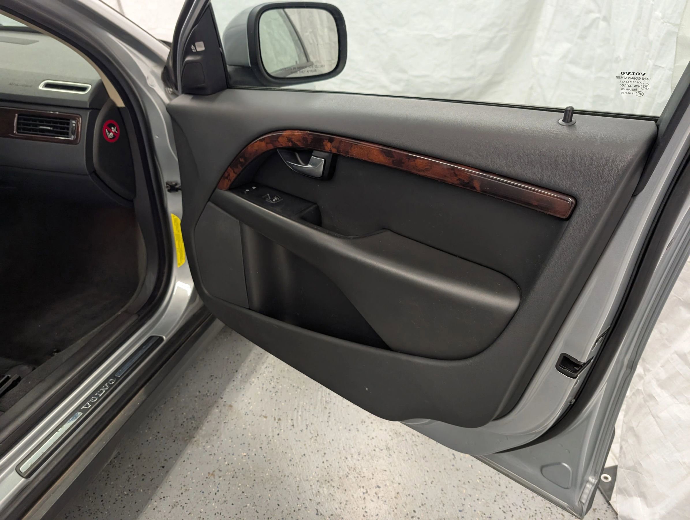 Used 2008 Volvo XC70 3.2 image 32