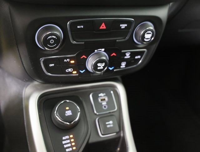 Used 2020 Jeep Compass Latitude image 16