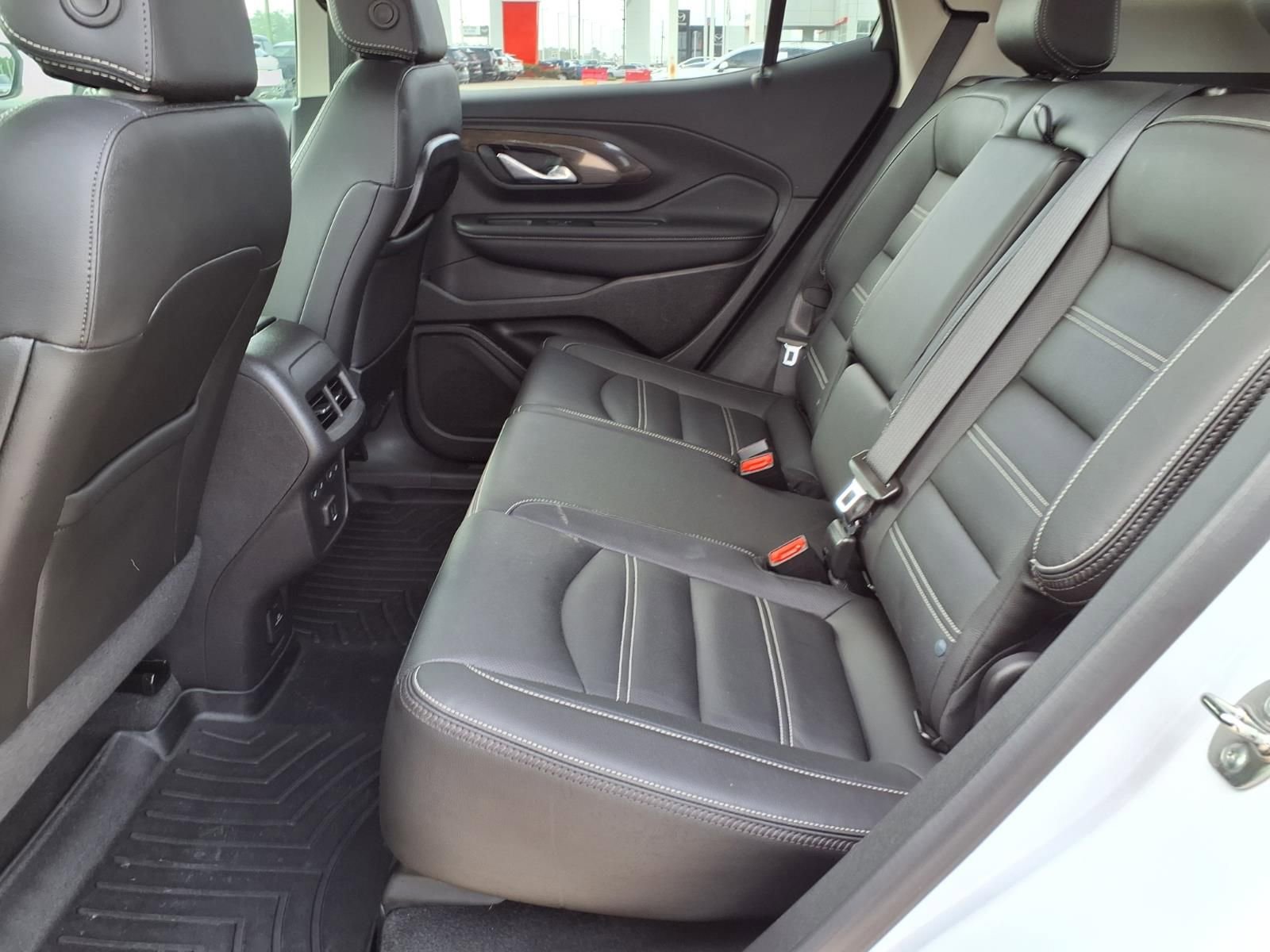 Used 2024 GMC Terrain Denali w/ Denali Premium Package AWD/4WD image 19