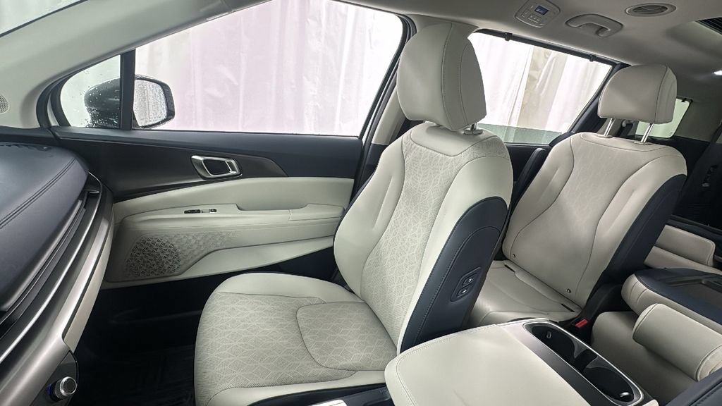 New 2026 Kia Carnival SX w/ SX Dark Edition Package FWD image 13