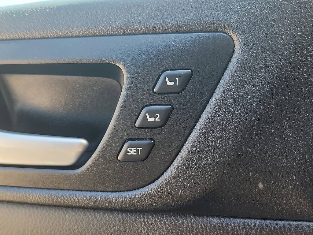 Used 2017 Toyota Highlander Limited AWD/4WD image 20