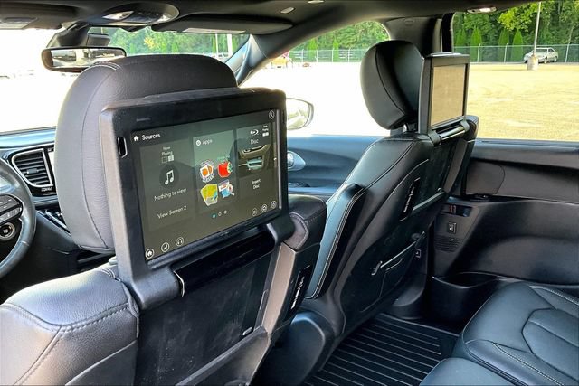 Used 2021 Chrysler Pacifica Touring-L w/ Uconnect Theater Family Group FWD image 10