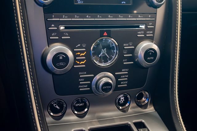 Used 2012 Aston Martin Virage Coupe RWD image 22