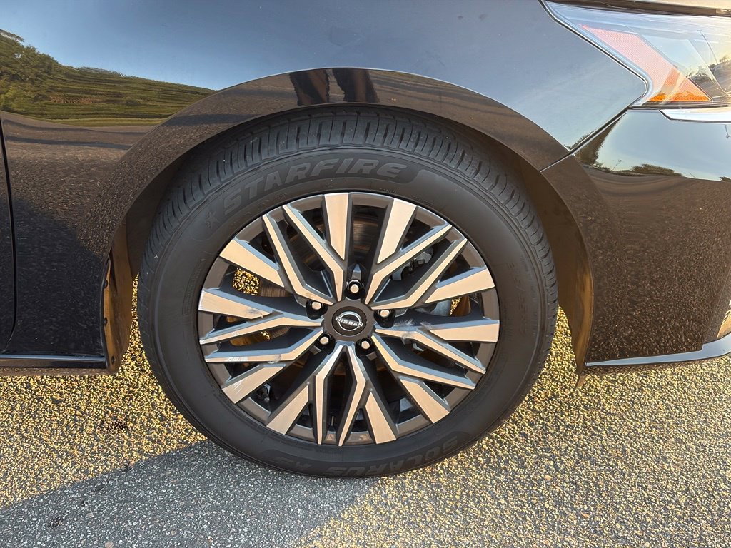 Certified 2024 Nissan Altima 2.5 SV FWD image 7