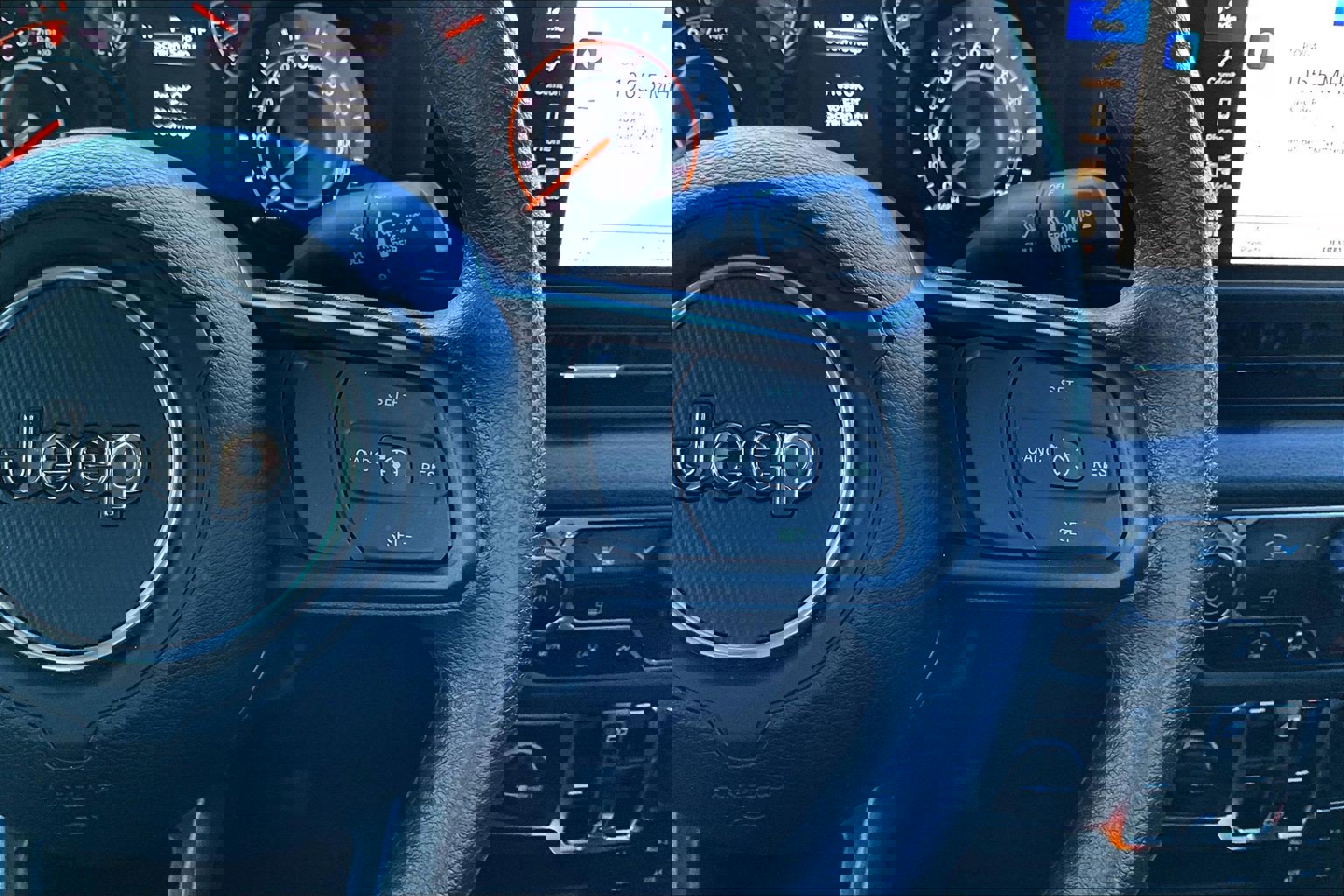 Used 2025 Jeep Gladiator Sport image 13