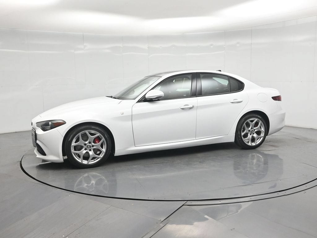 Used 2022 Alfa Romeo Giulia Ti RWD image 27