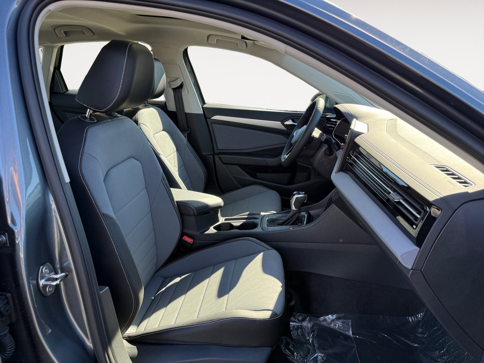 New 2025 Volkswagen Jetta SE image 19