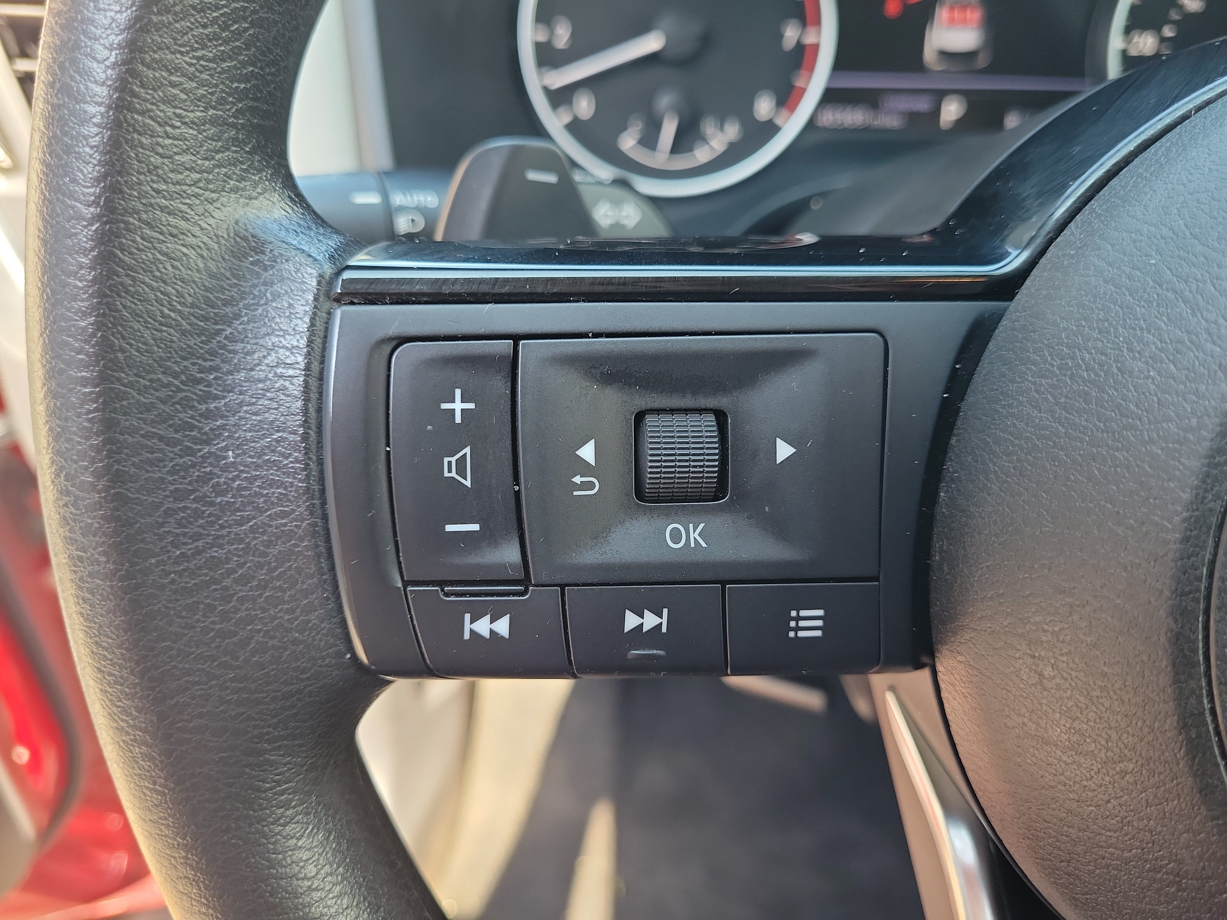 Certified 2023 Nissan Rogue SV FWD image 18
