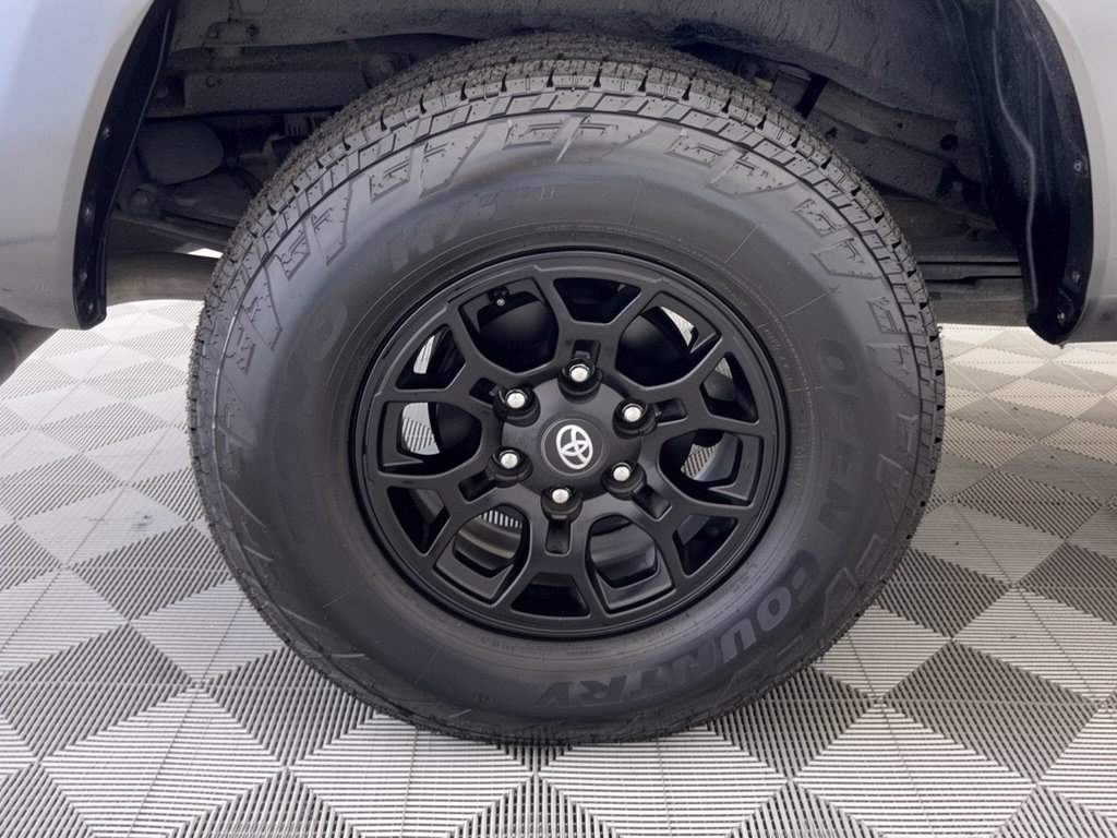 Used 2022 Toyota Tacoma SR5 RWD image 13
