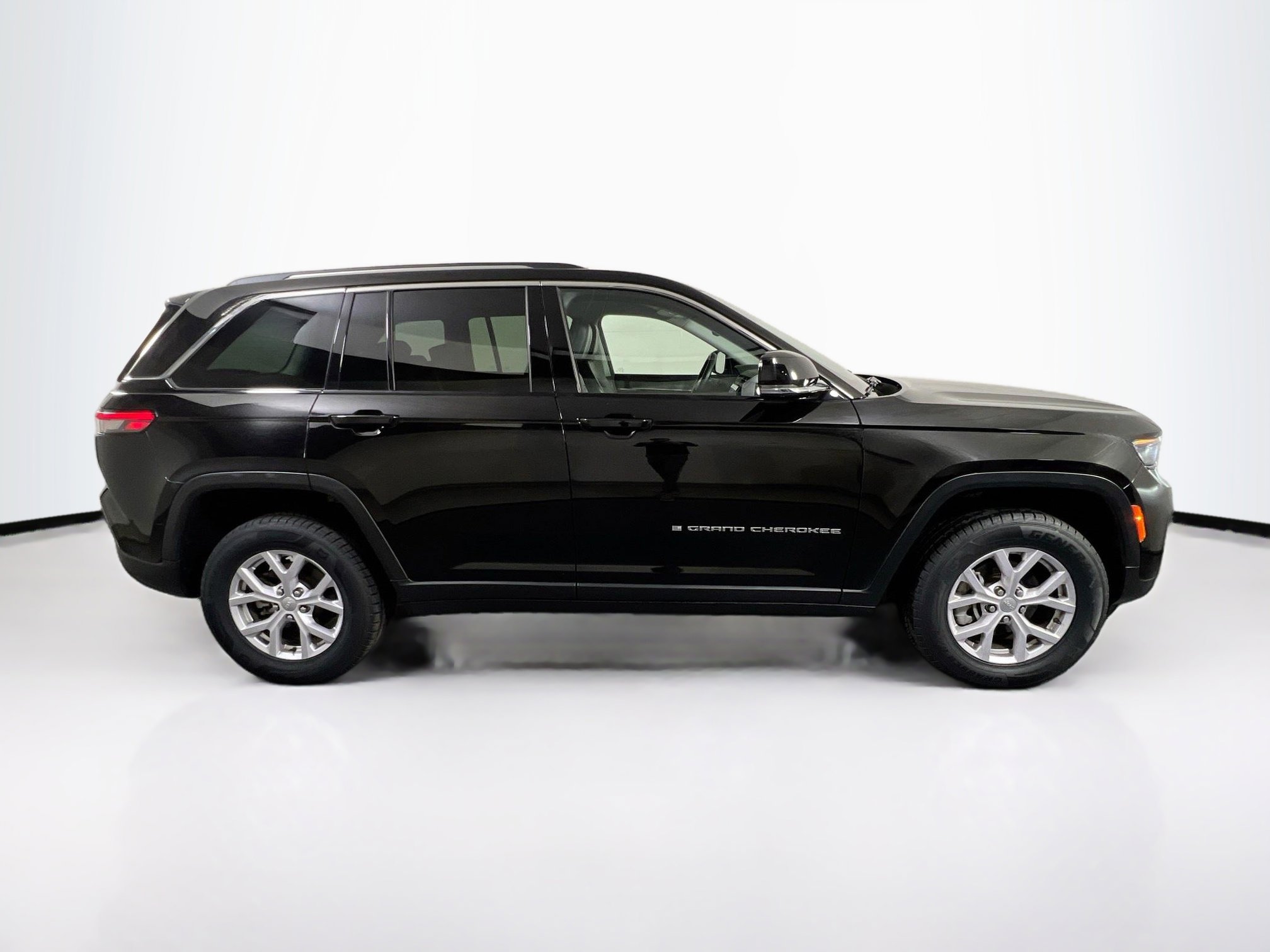 Used 2022 Jeep Grand Cherokee Limited image 4