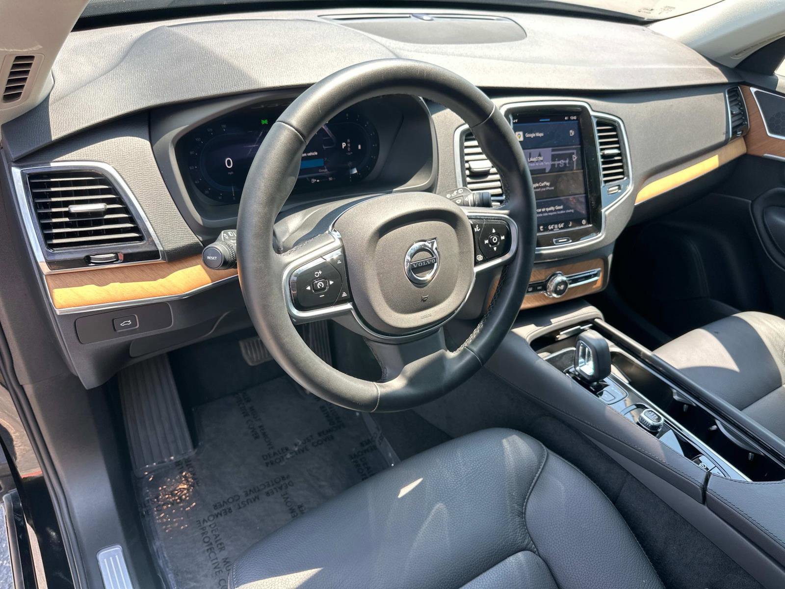 Certified 2025 Volvo XC90 B6 Plus image 9