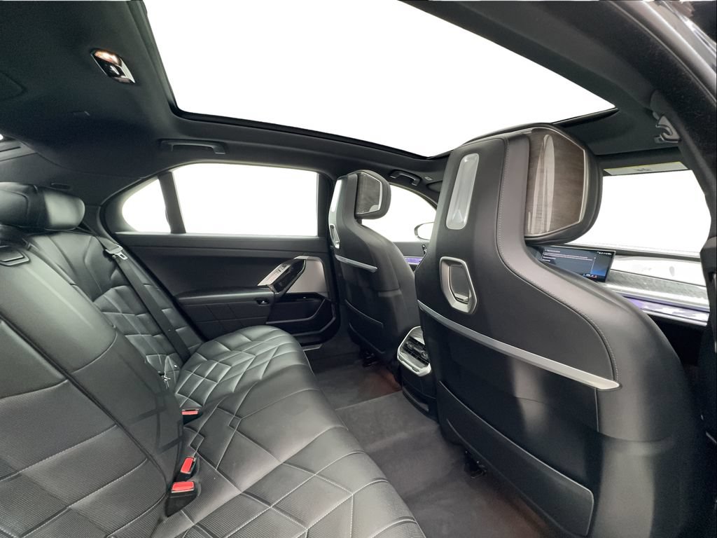 Used 2024 BMW 740i RWD image 28