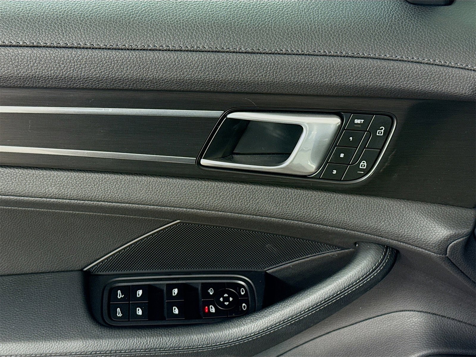 Used 2022 Porsche Panamera Platinum Edition image 15