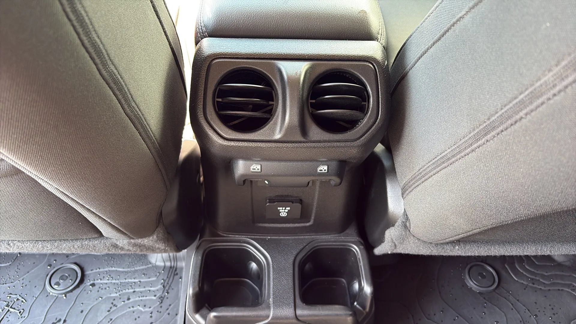 Used 2021 Jeep Wrangler Unlimited Sahara w/ Uconnect 4C Nav & Sound Group AWD/4WD image 28