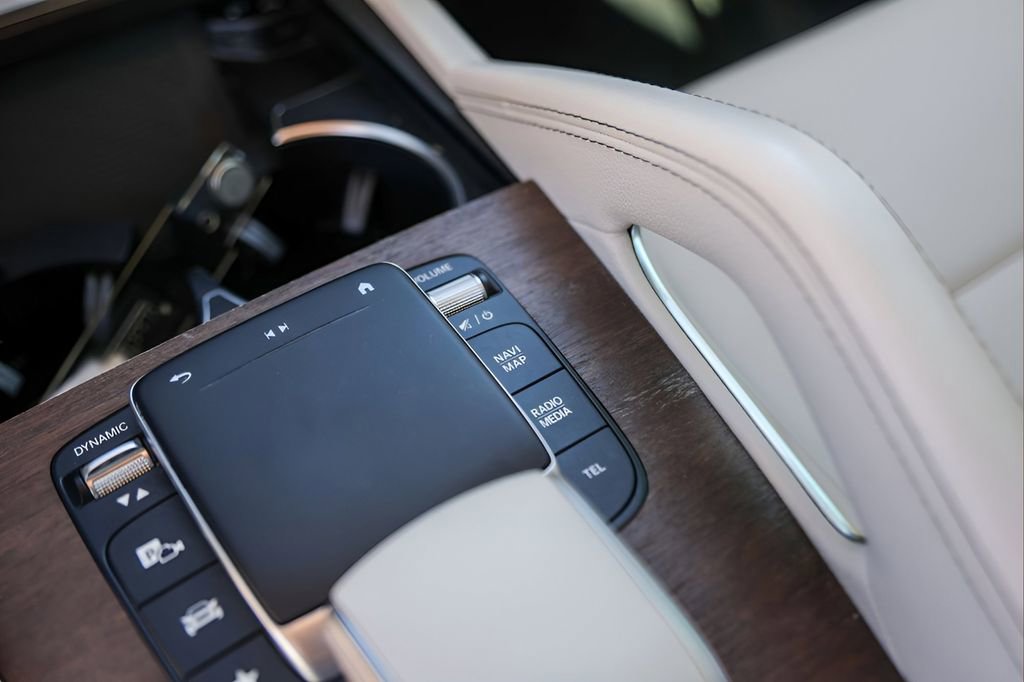 Used 2021 Mercedes-Benz GLS 450 4MATIC image 21