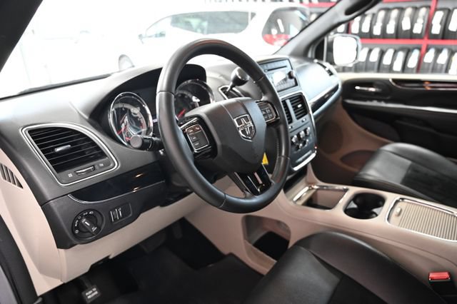 Used 2017 Dodge Grand Caravan SXT FWD image 22