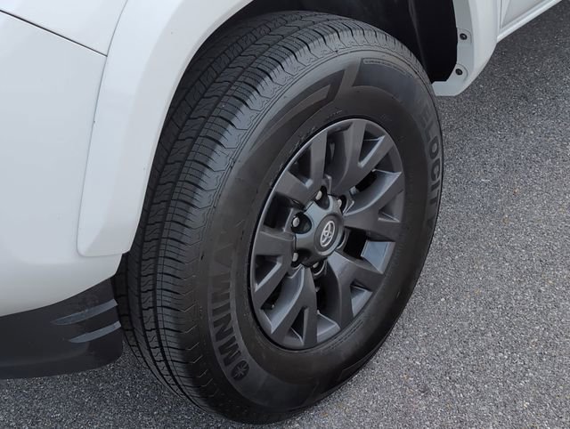 Used 2021 Toyota Tacoma SR5 RWD image 11
