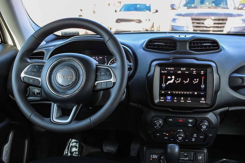 Used 2023 Jeep Renegade Latitude AWD/4WD image 14